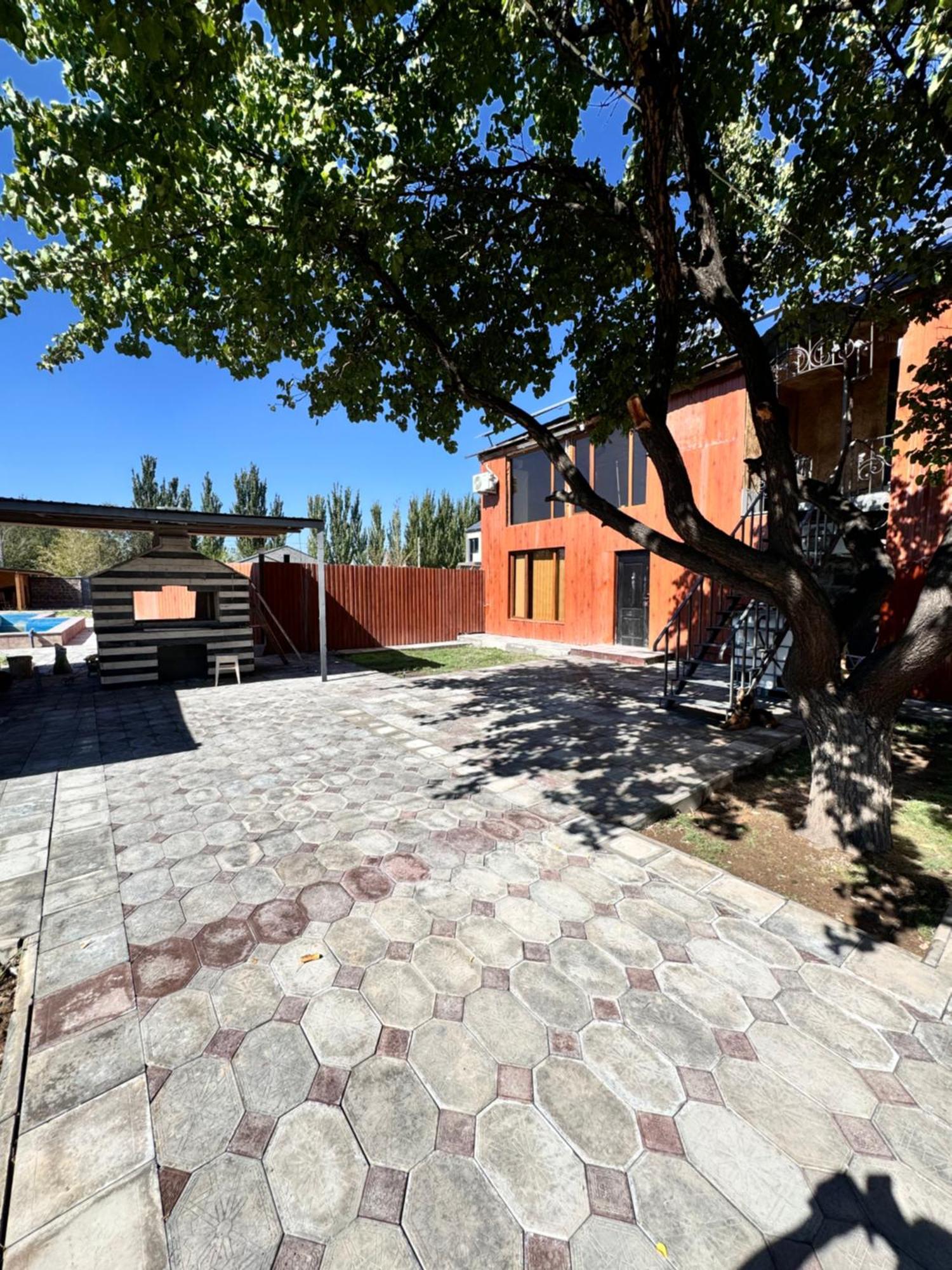 Hovakimyans Hotel P'arak'ar Buitenkant foto
