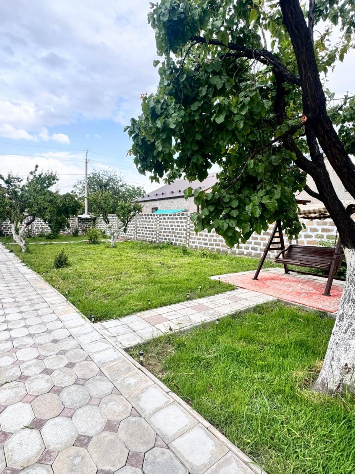 Hovakimyans Hotel P'arak'ar Buitenkant foto